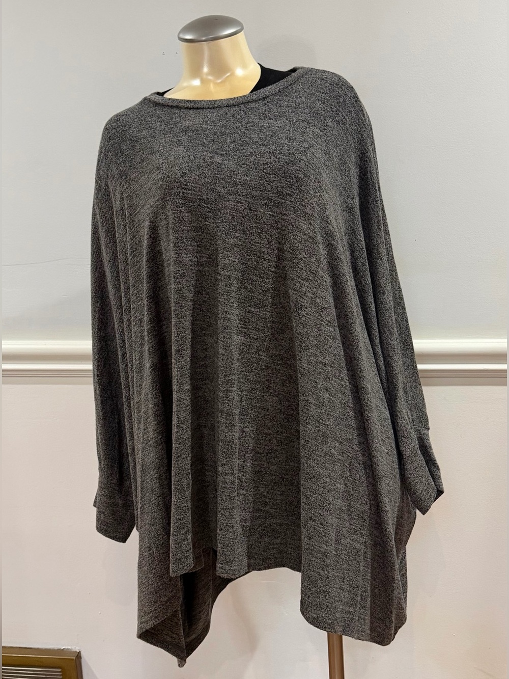 Weekend Suzanne Betro Grey Flowy Stretchy Pullover Sweater Cape Plus Size 2X
